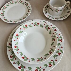 Mulberry Home Collection. Place Settings Of 5. Holly & Berries. Think Christmas.